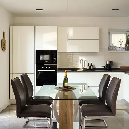 Salvatorehomes - Luxury With Private Dream Garden & Bbq - Casa Palma - A 5 Star Luxury Collection At Garda 펜션 *