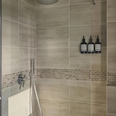 Salvatorehomes - Luxury With Private Dream Garden & Bbq - Casa Palma - A 5 Star Luxury Collection At Garda 펜션 *