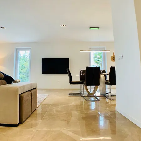 Salvatorehomes - Luxury With Private Dream Garden & Bbq - Casa Palma - A 5 Star Luxury Collection At Garda 펜션